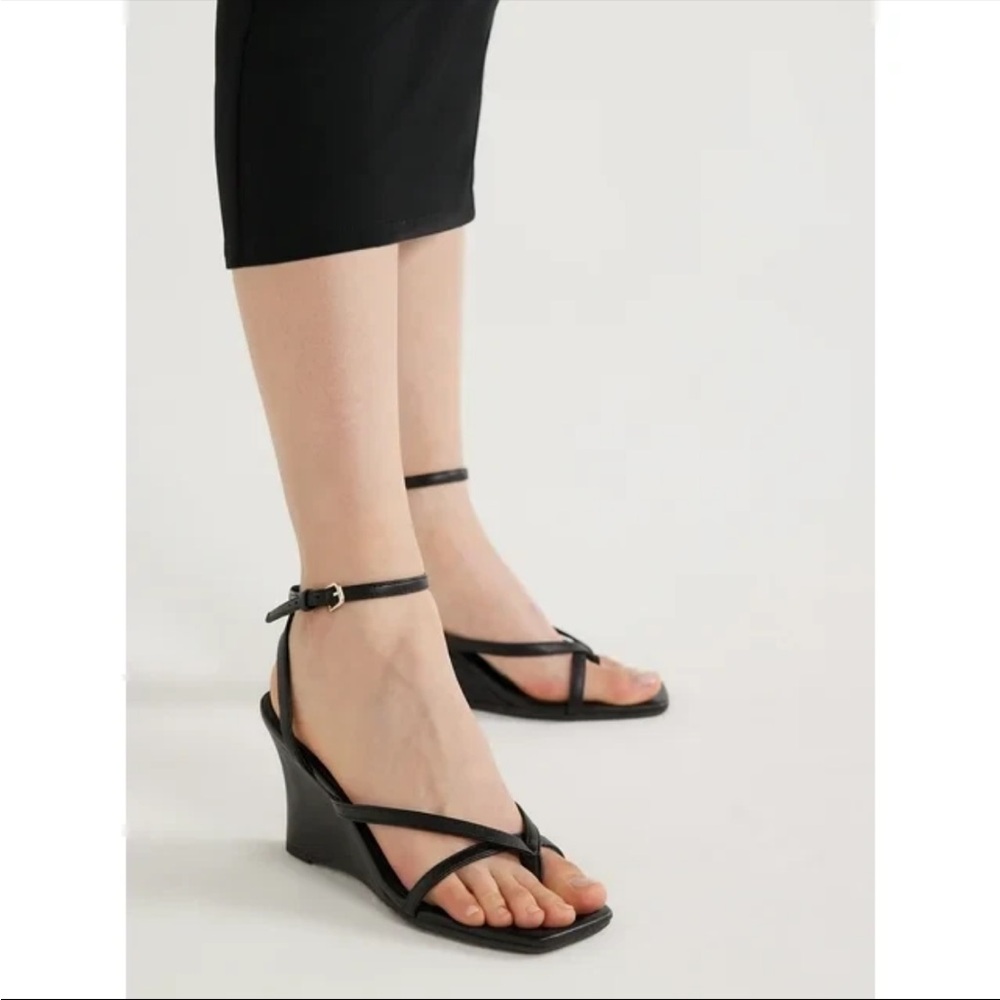 Scoop Angled Strappy Wedge Sandals Black Size 9